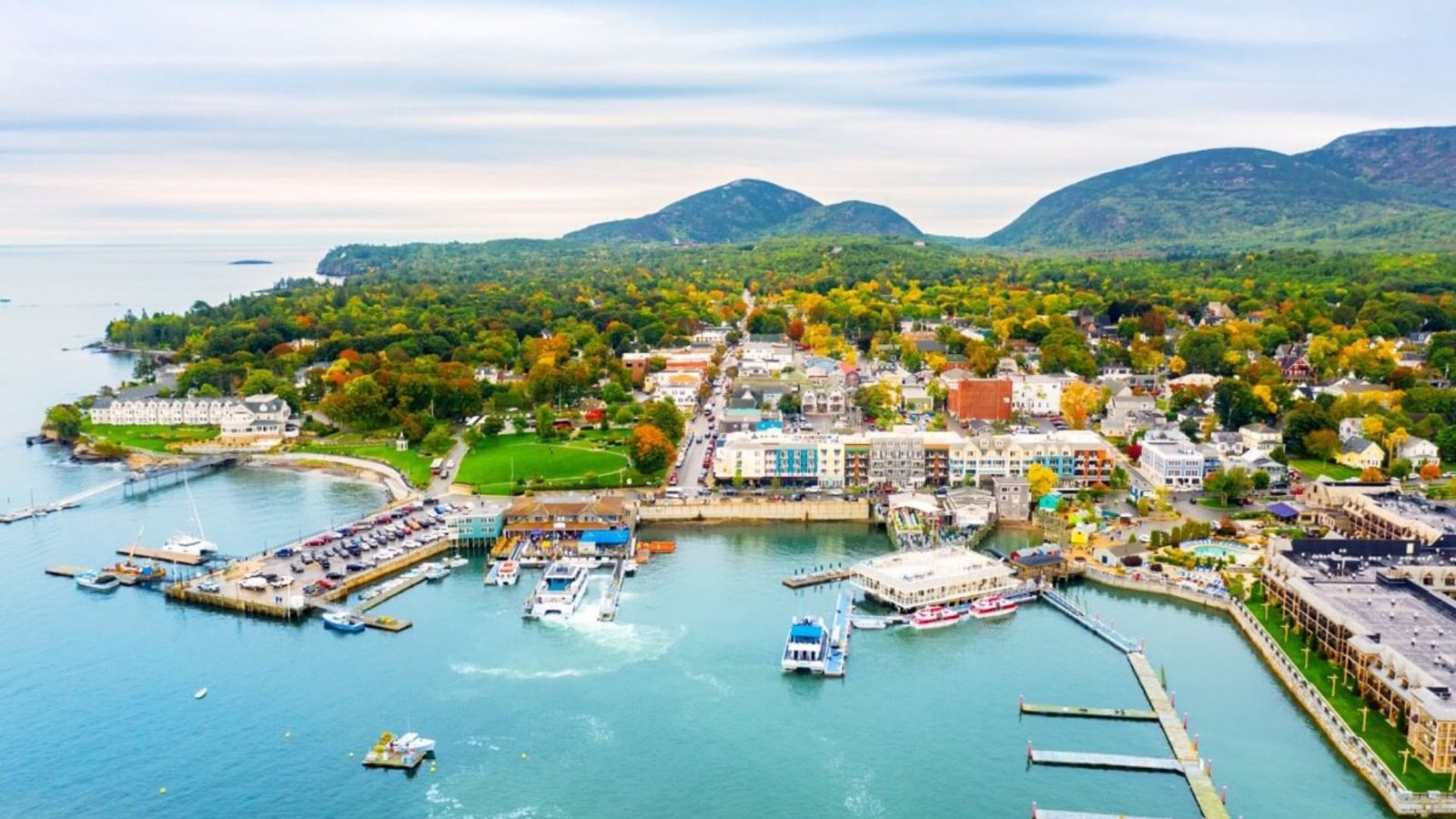 Best Coastal Towns for Sailing in the USA