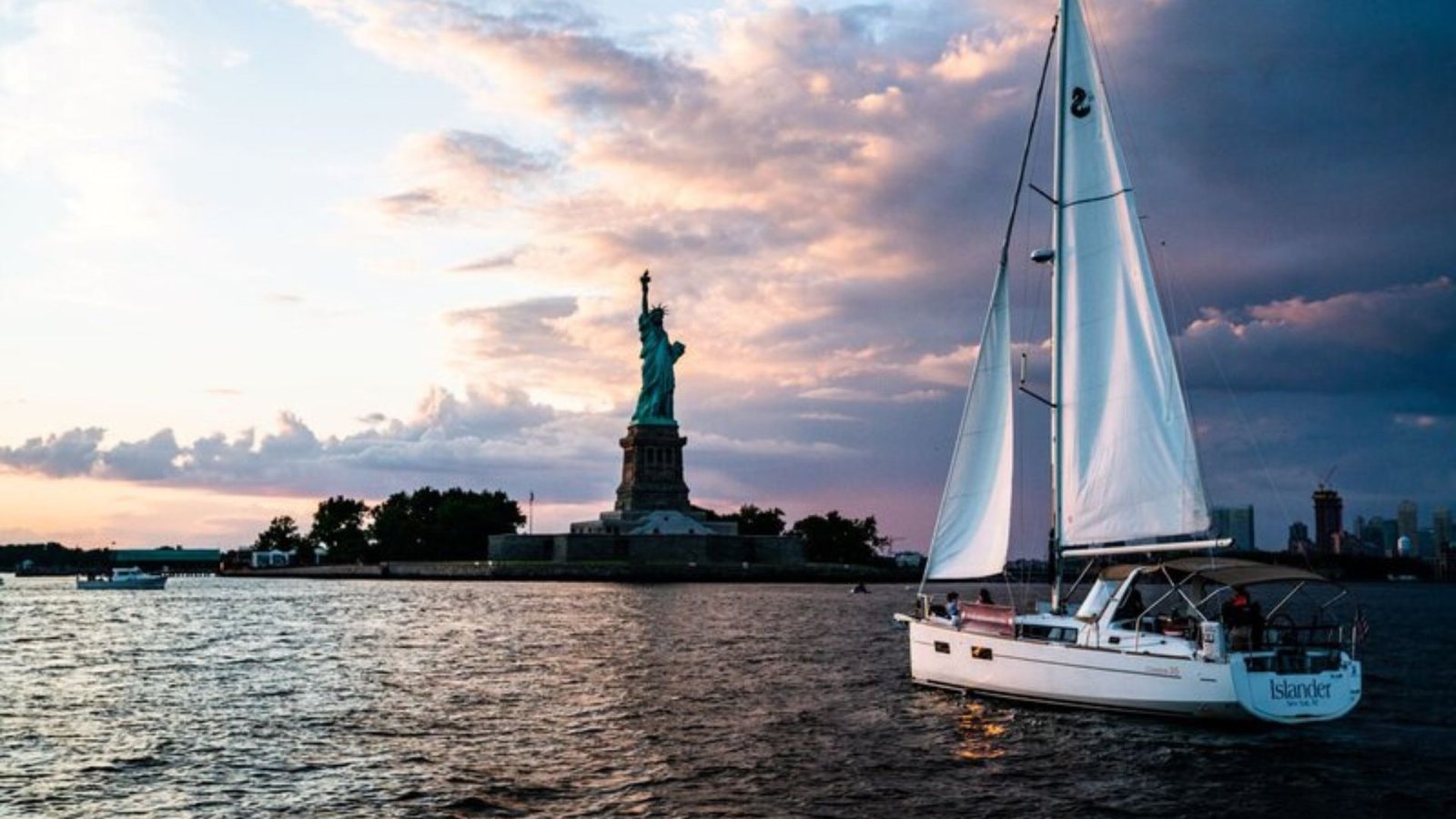 Guide to Sailing in New York Harbor